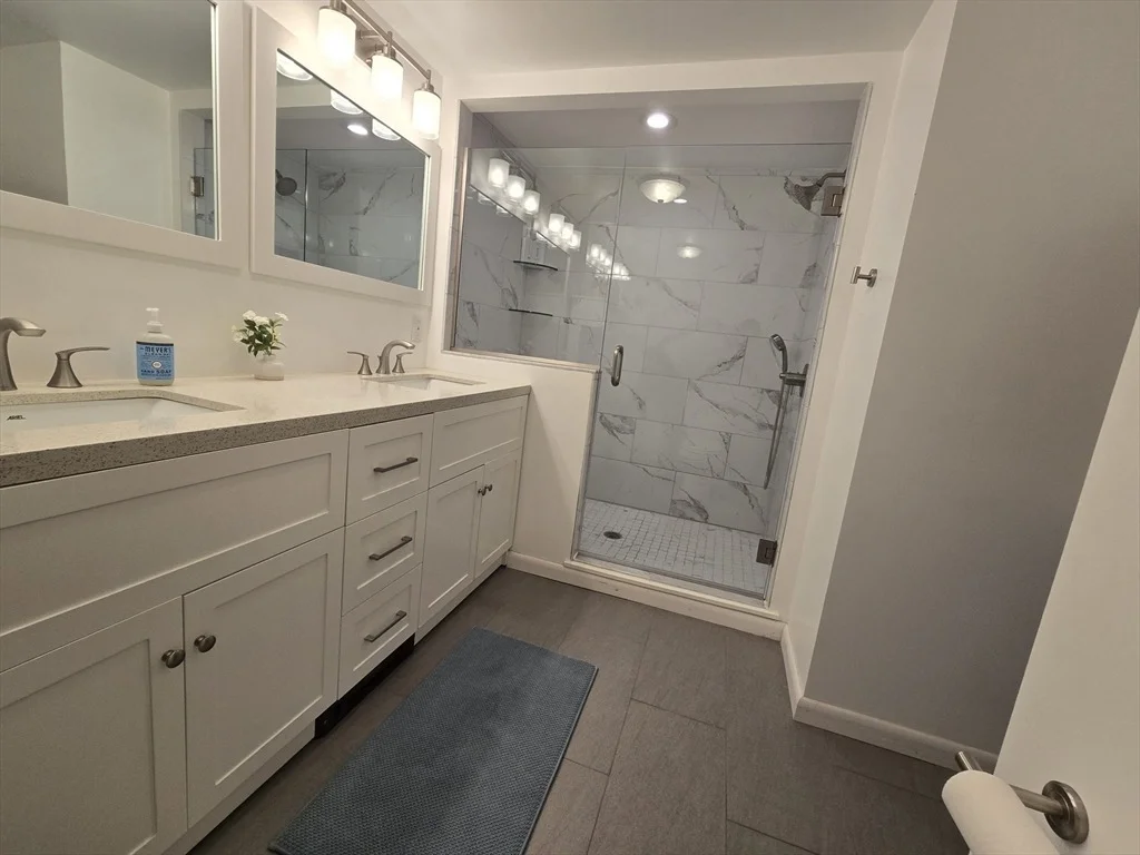 Photo of 8 Park Ln