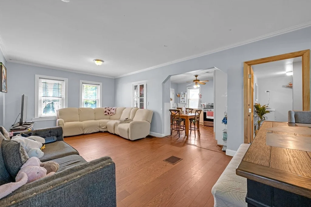 Photo of 32 Middlesex Ave