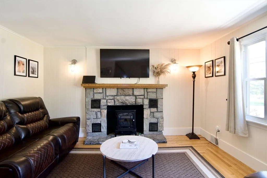 Photo of 48 Booth Rd