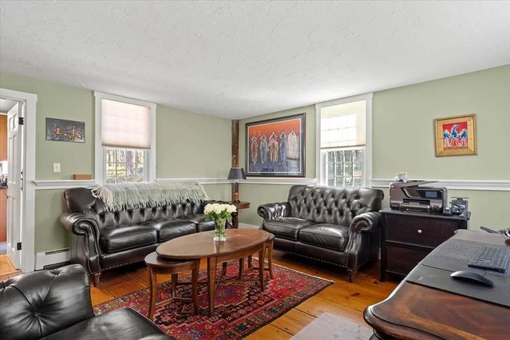 Photo of 9 Bay Path Dr