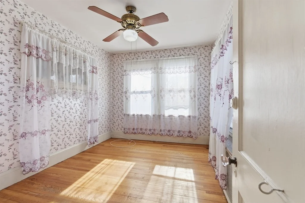 Photo of 284 Beacon St