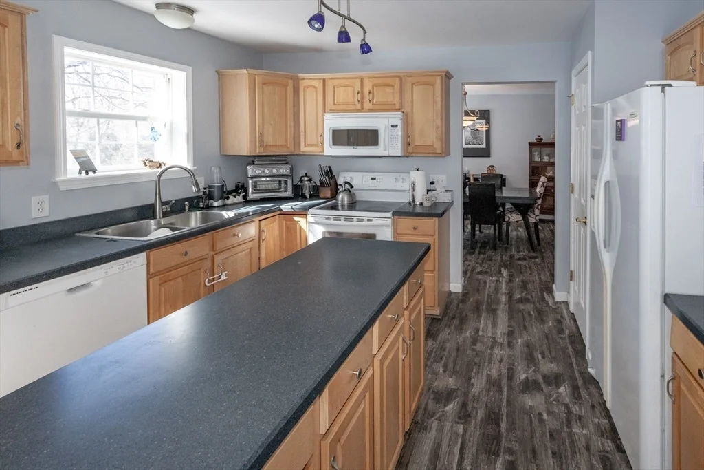 Photo of 497 Riverside Dr