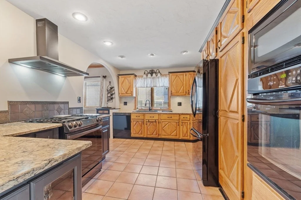 Photo of 469 Lake Ave