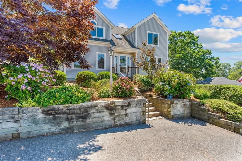 Photo of 24 Bluff Ave
