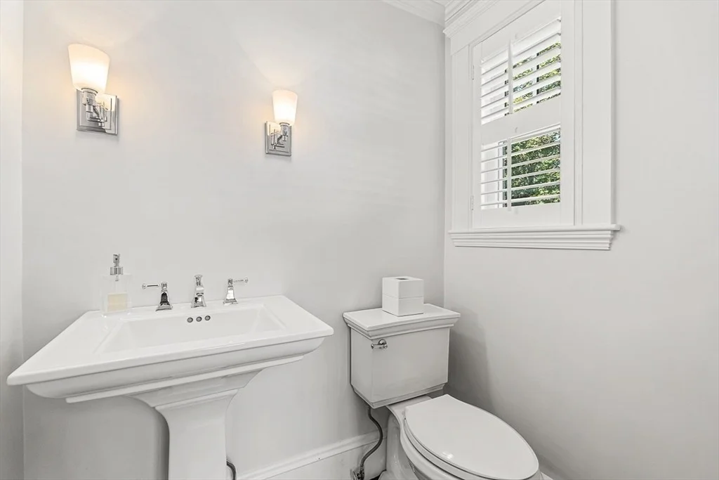 Photo of 331 Lawrence Road