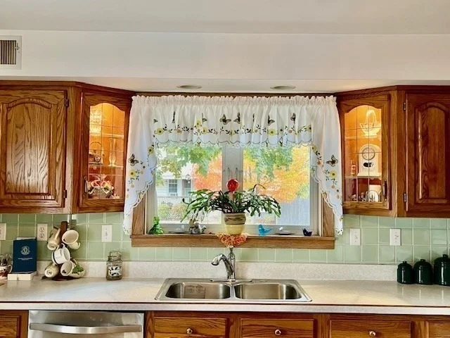 Photo of 566 Mckinstry Ave