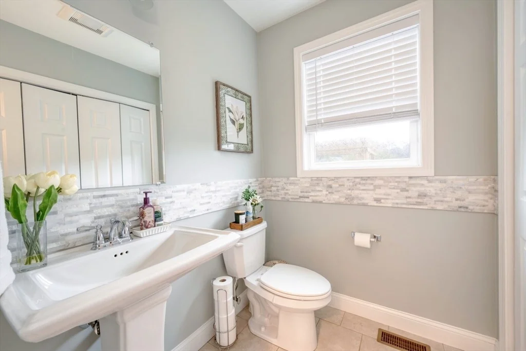 Photo of 4 Sycamore Ln