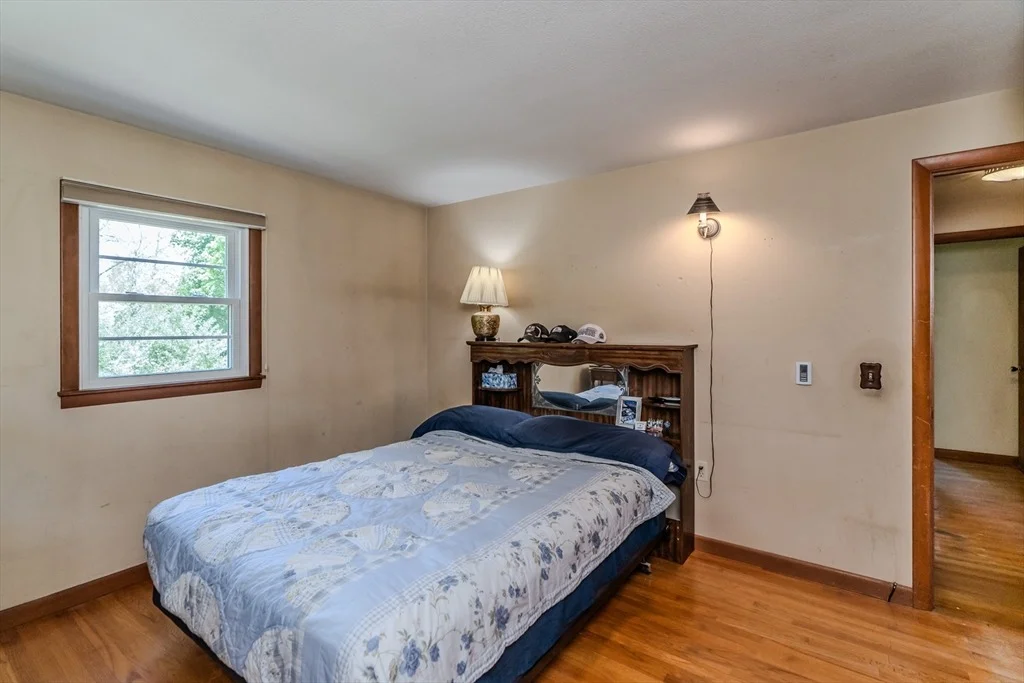 Photo of 8 Meadowbrook Dr