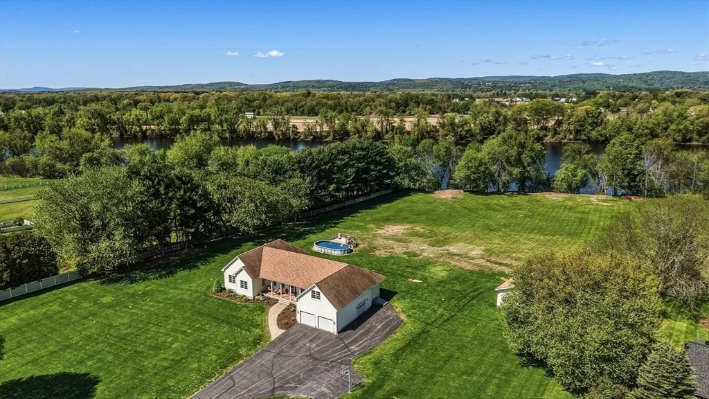 Photo of 249 River Rd
