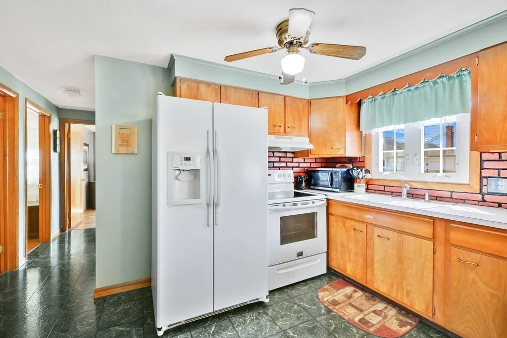 Photo of 380 Old Field Rd