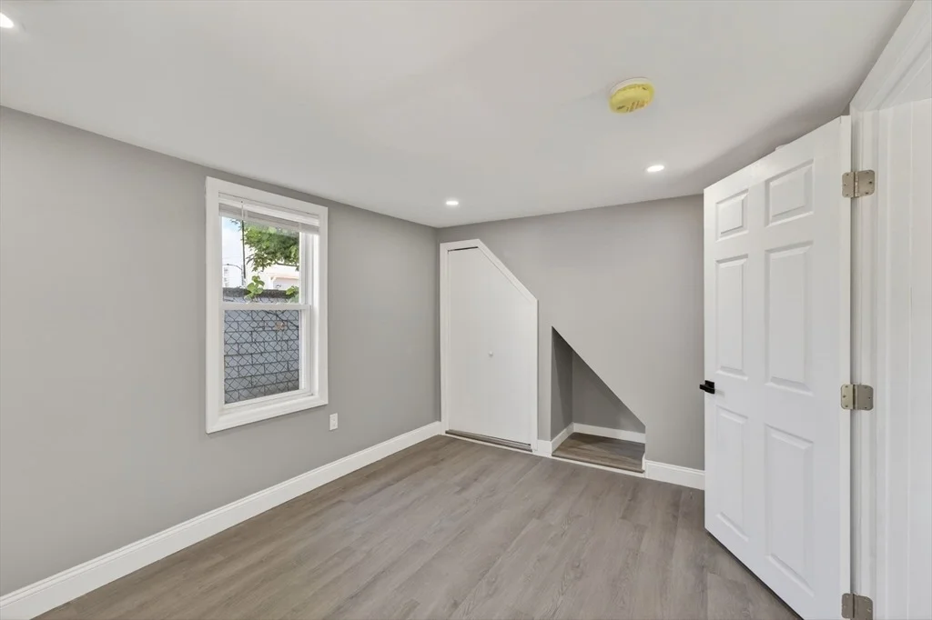 Photo of 370 Pleasant St