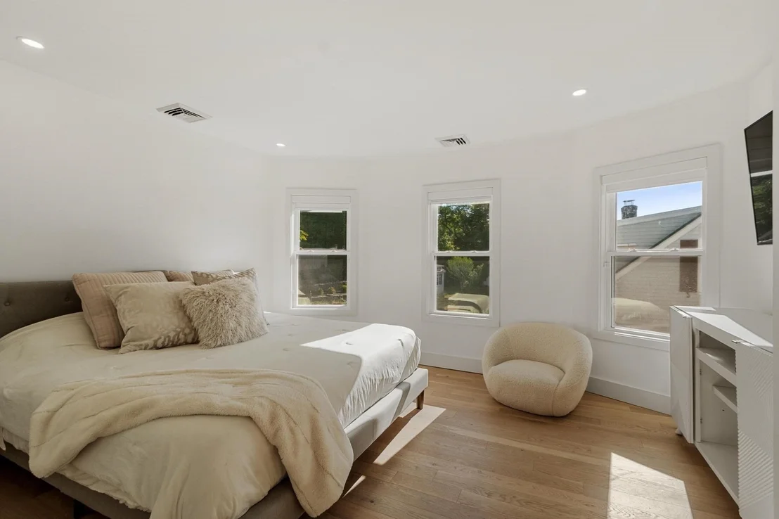 Photo of 32 Coolidge Ave