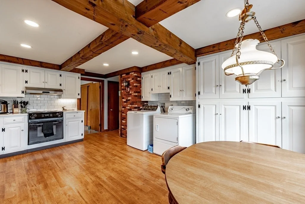 Photo of 187 Leyden Rd