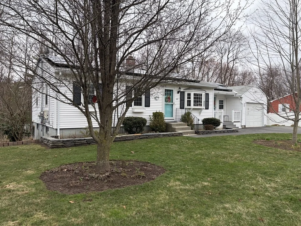 Photo of 327 Brookside Cir