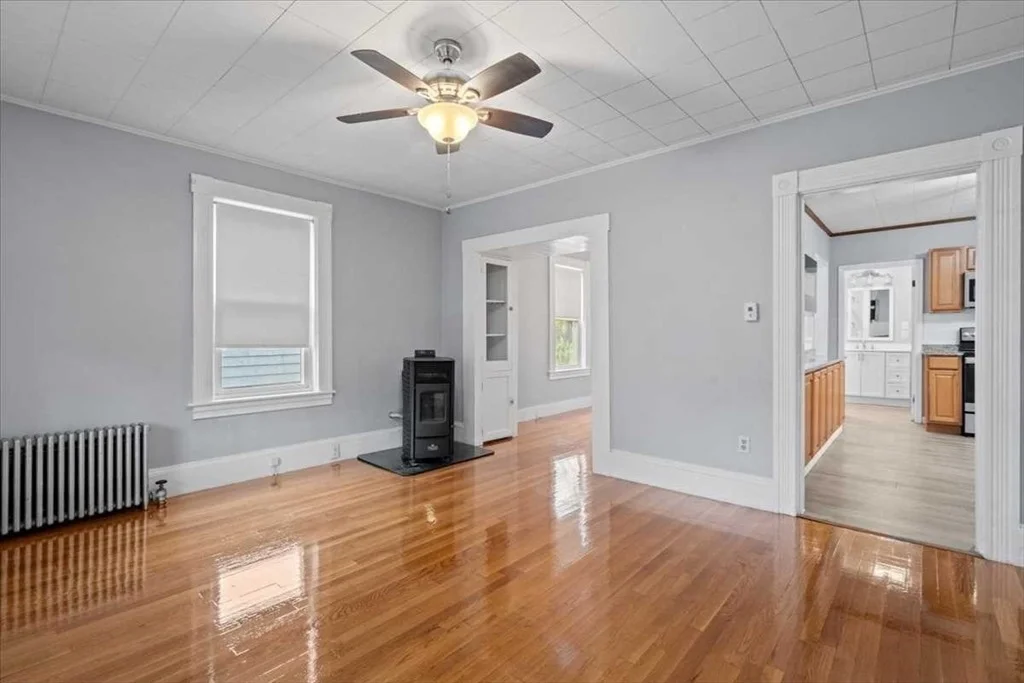Photo of 131 Main St
