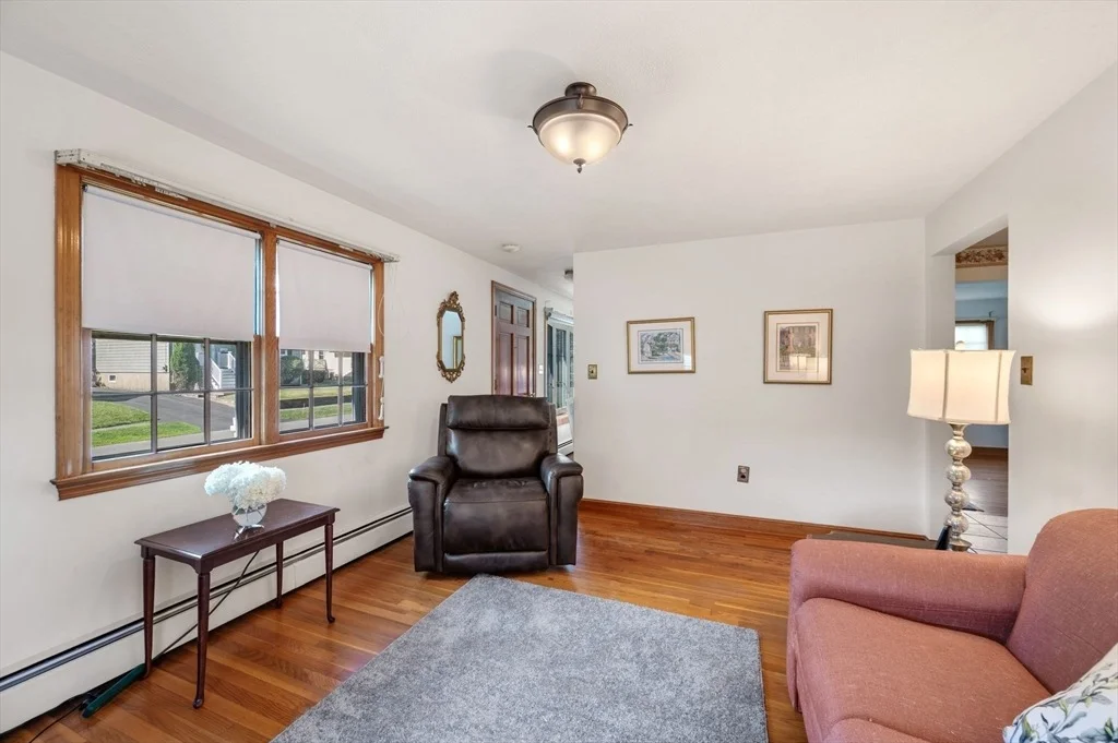 Photo of 25 Colonial Rd