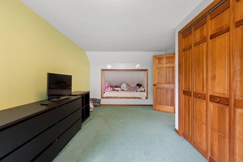 Photo of 85 Millbury Rd