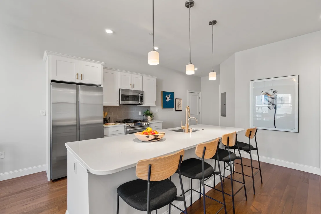 Photo of Unit 310 at 170 W Broadway