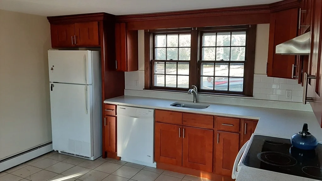 Photo of 8 Paddock Dr