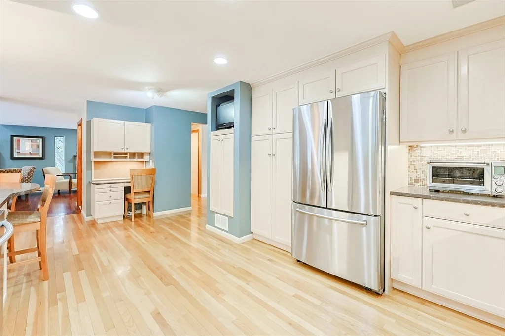 Photo of 18 Sherborne Cir