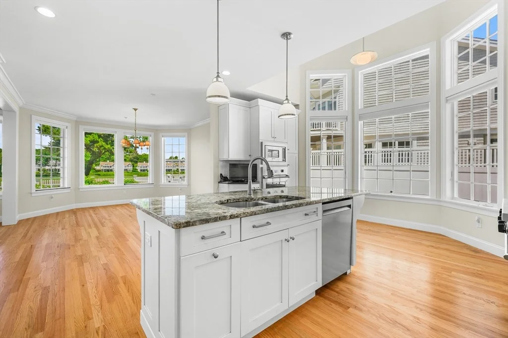 Photo of 129 Shore Dr W