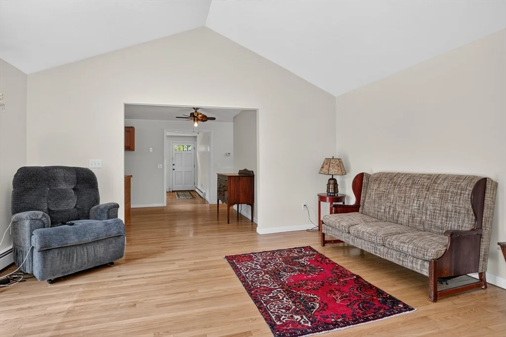 Photo of 15 Burbank Ln