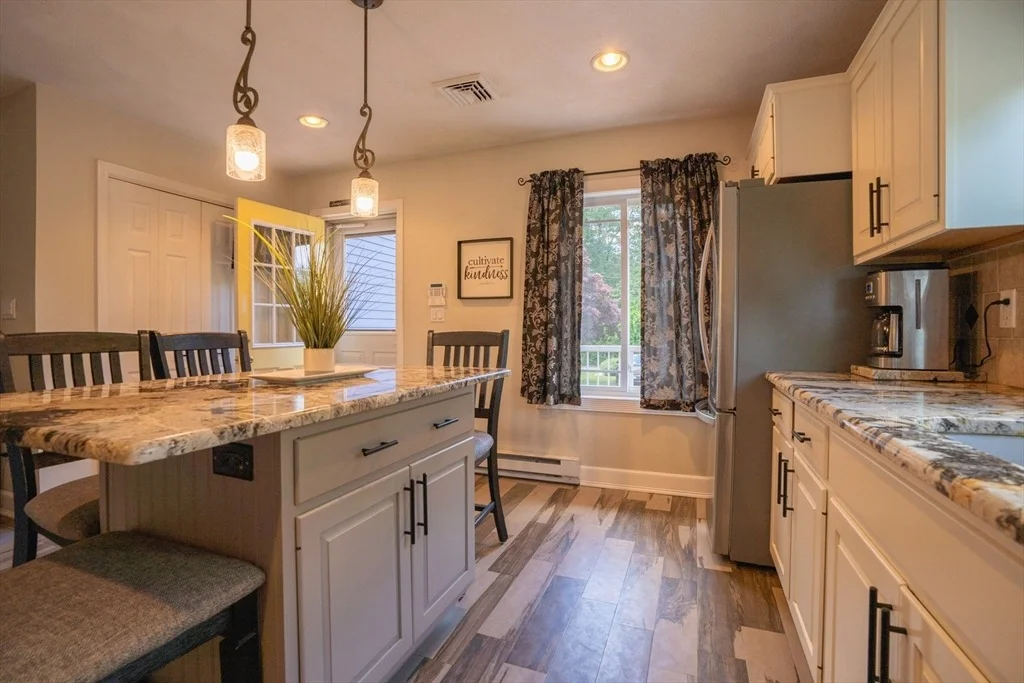 Photo of 305 Scadding Street