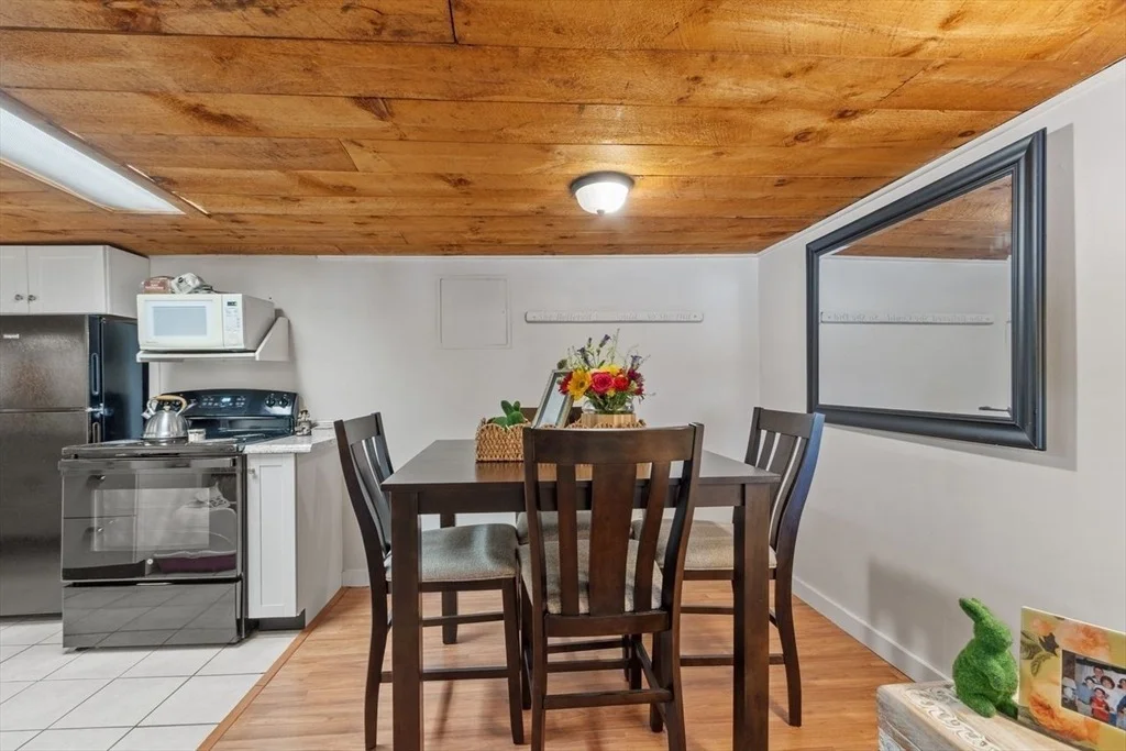 Photo of 469 Lake Ave