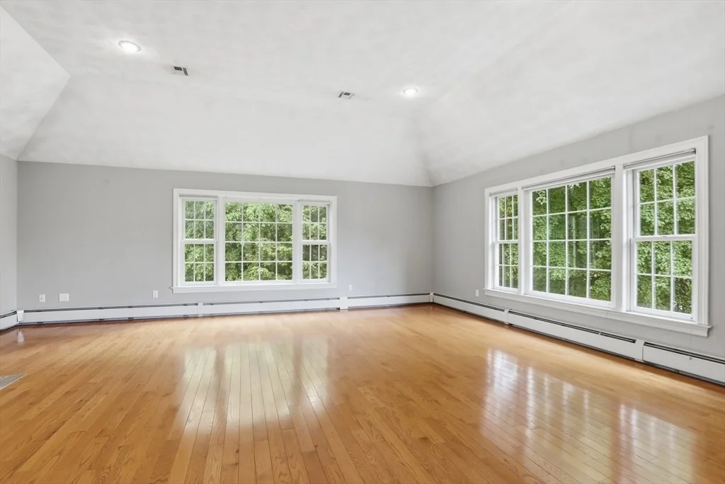Photo of 4 Farnham Circle