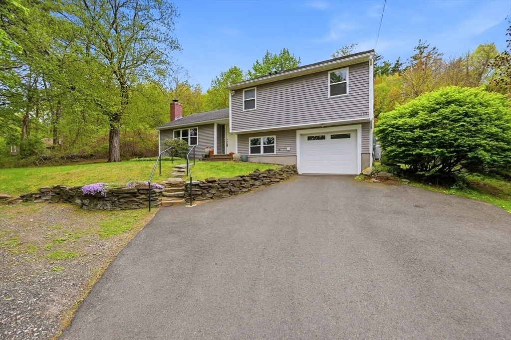 Photo of 1185 Bay Road