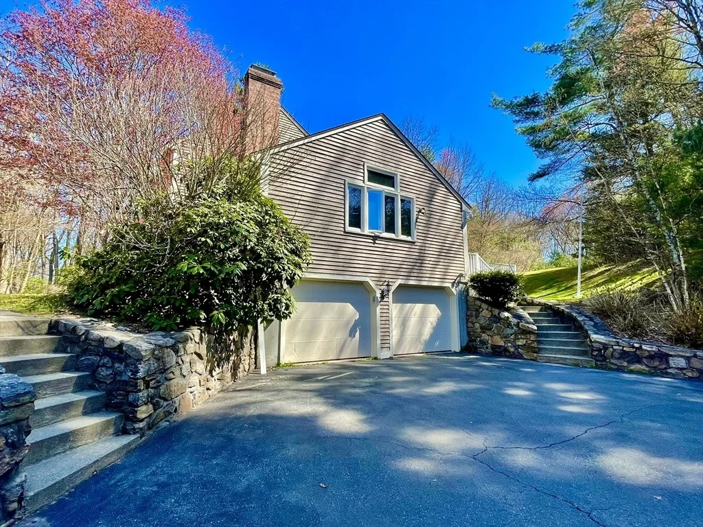 Photo of 128 Upton Rd