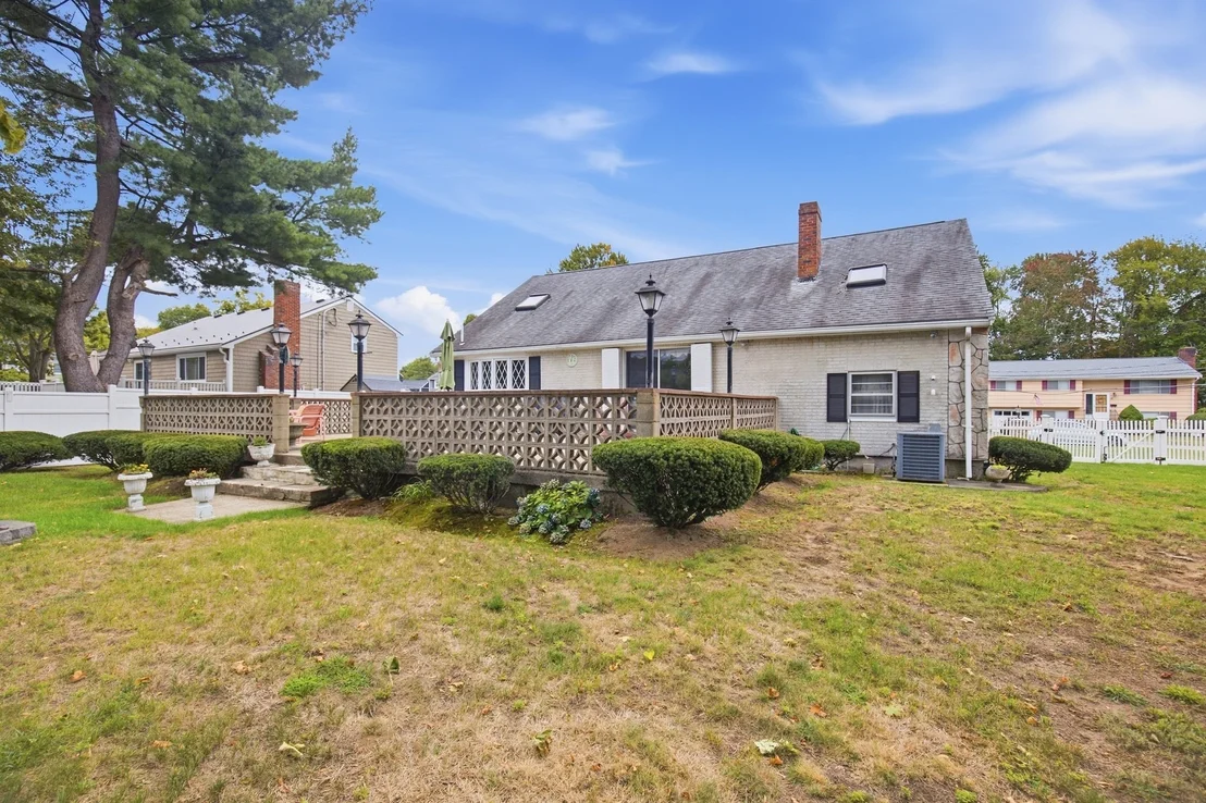 Photo of 37 Rustcraft Rd
