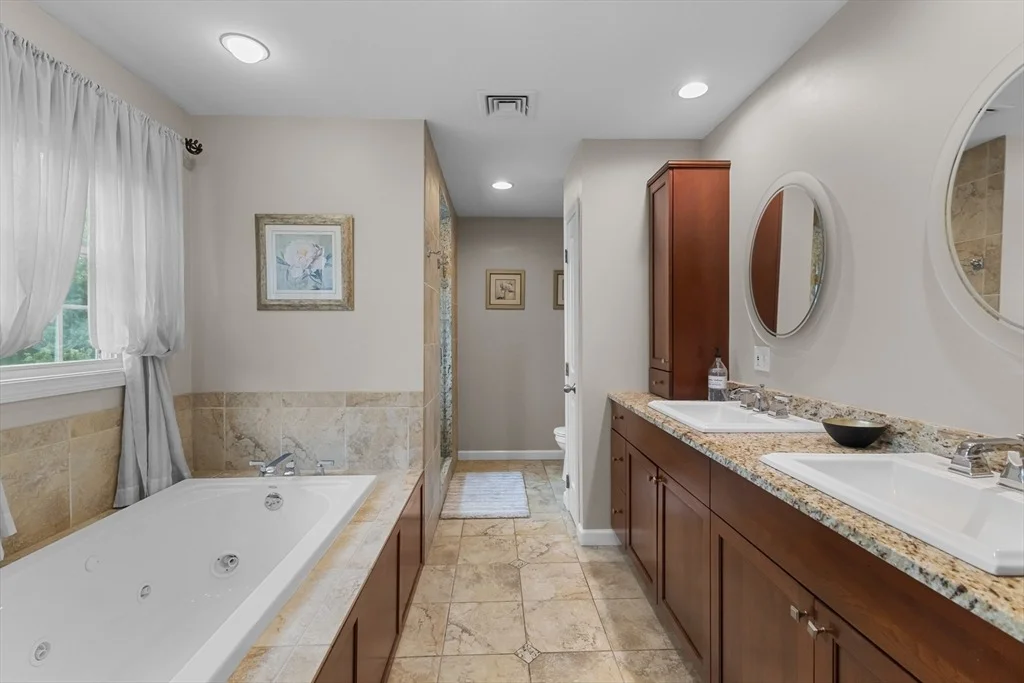 Photo of 7 Eaton Dr
