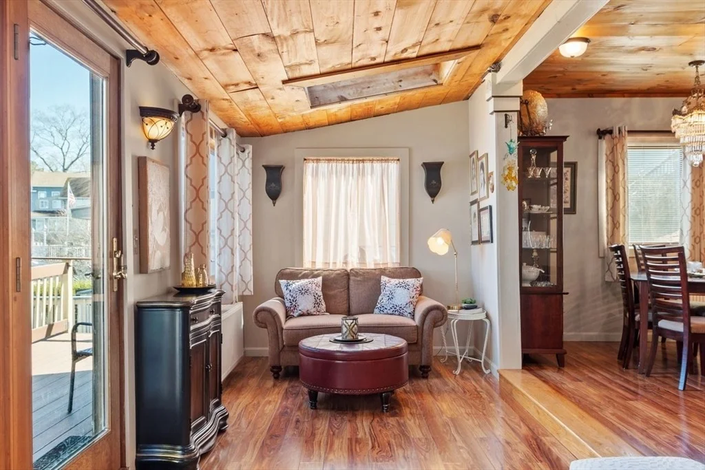 Photo of 469 Lake Ave