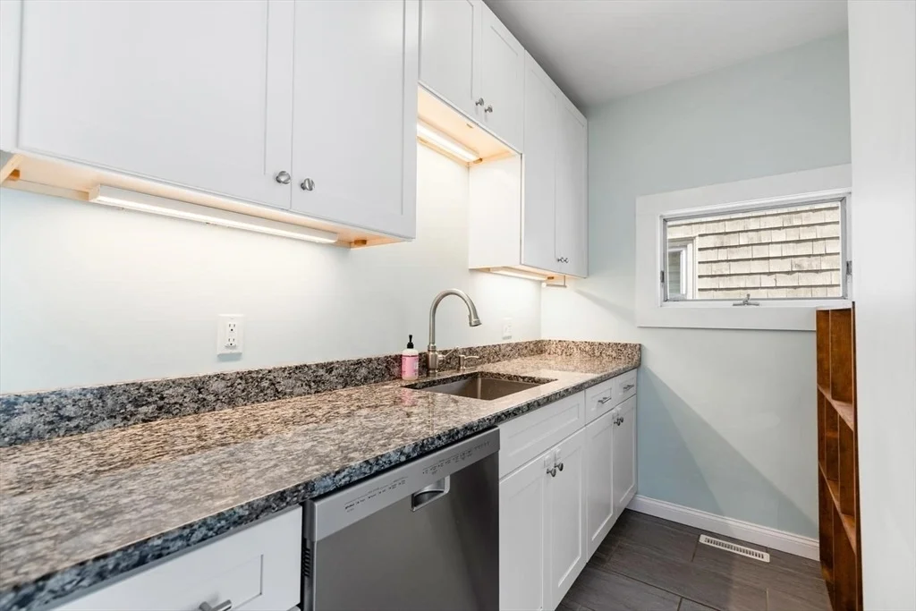Photo of 18 Willow Ave