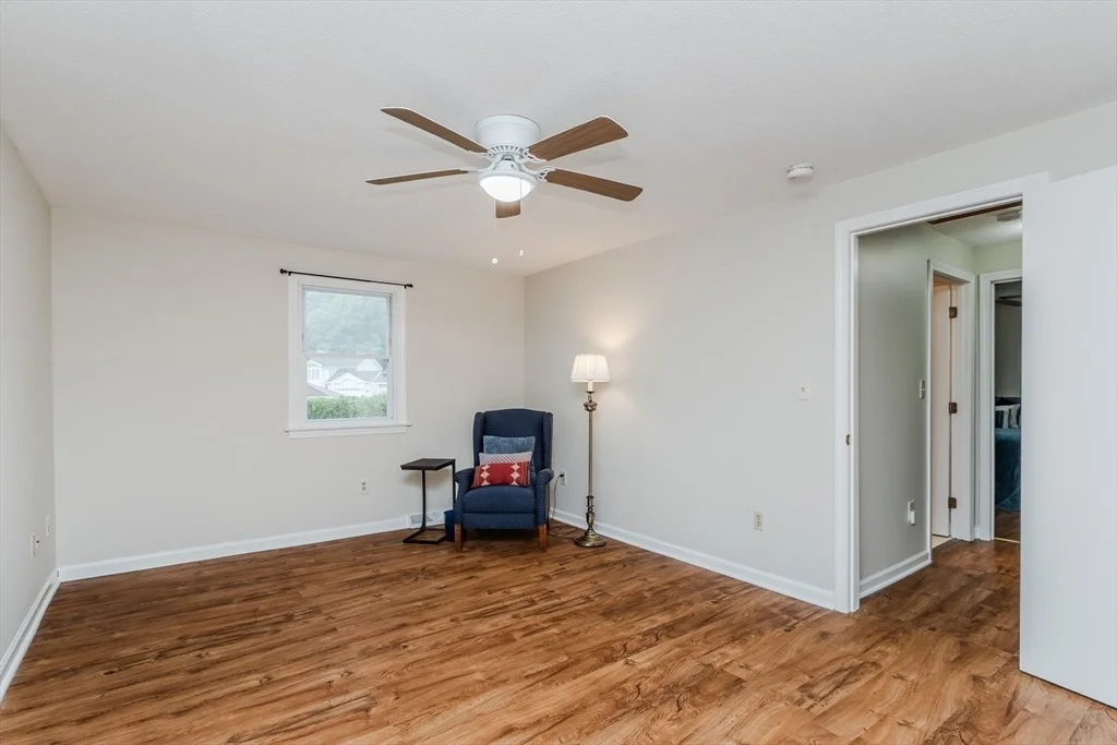 Photo of 43 Elaine Dr