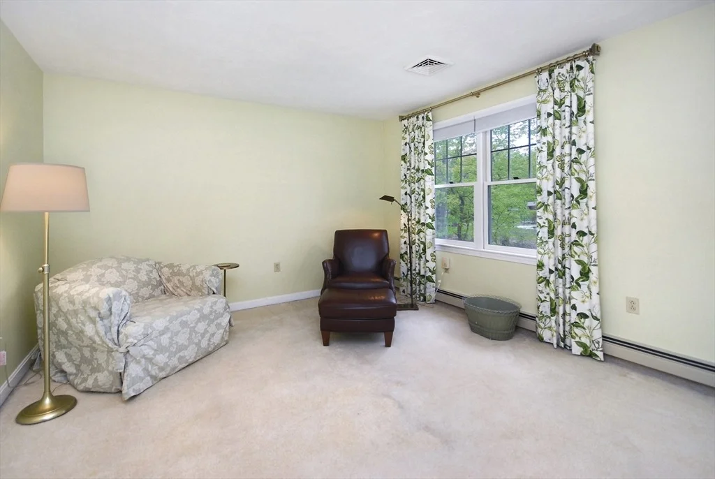 Photo of 2 Blackthorne Cir