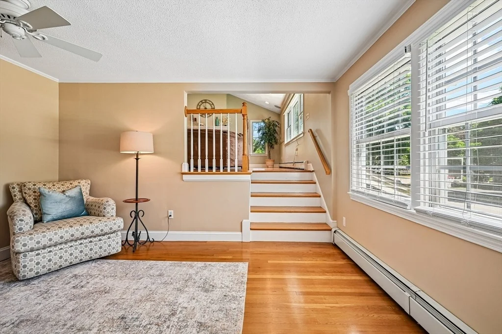 Photo of 6 Briarwood Dr