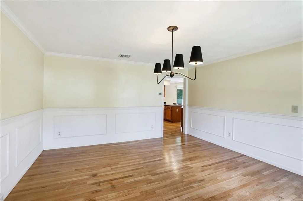 Photo of 32 Millfarm Dr