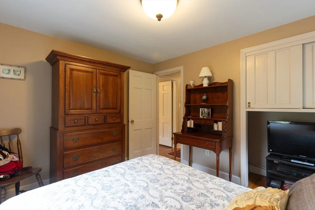 Photo of 1 Leslie Ln