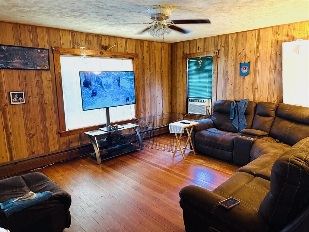 Photo of 27 Warwick Ave