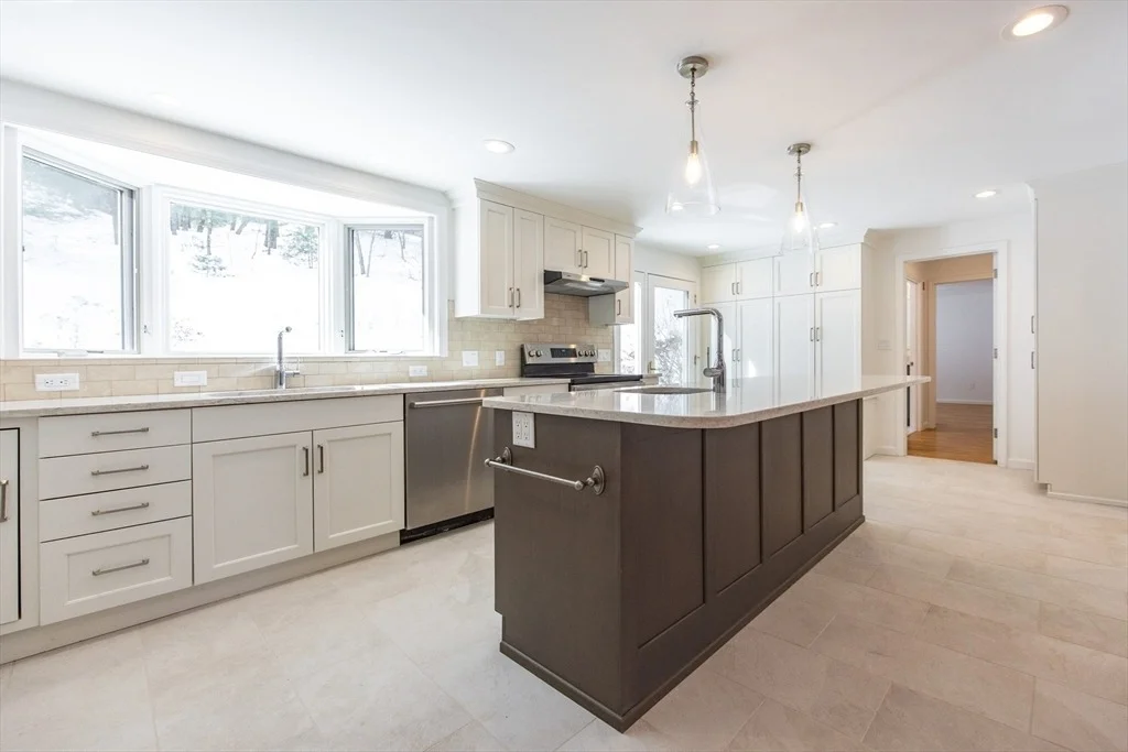 Photo of 162 Mayfair Dr