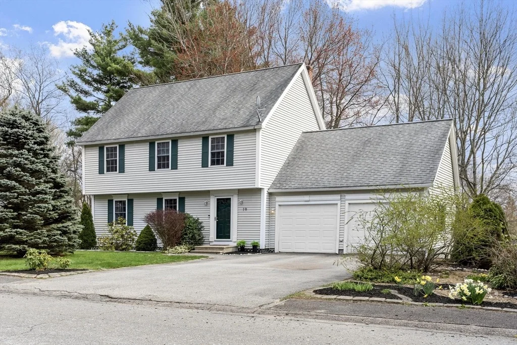 Photo of 19 Fieldstone Dr