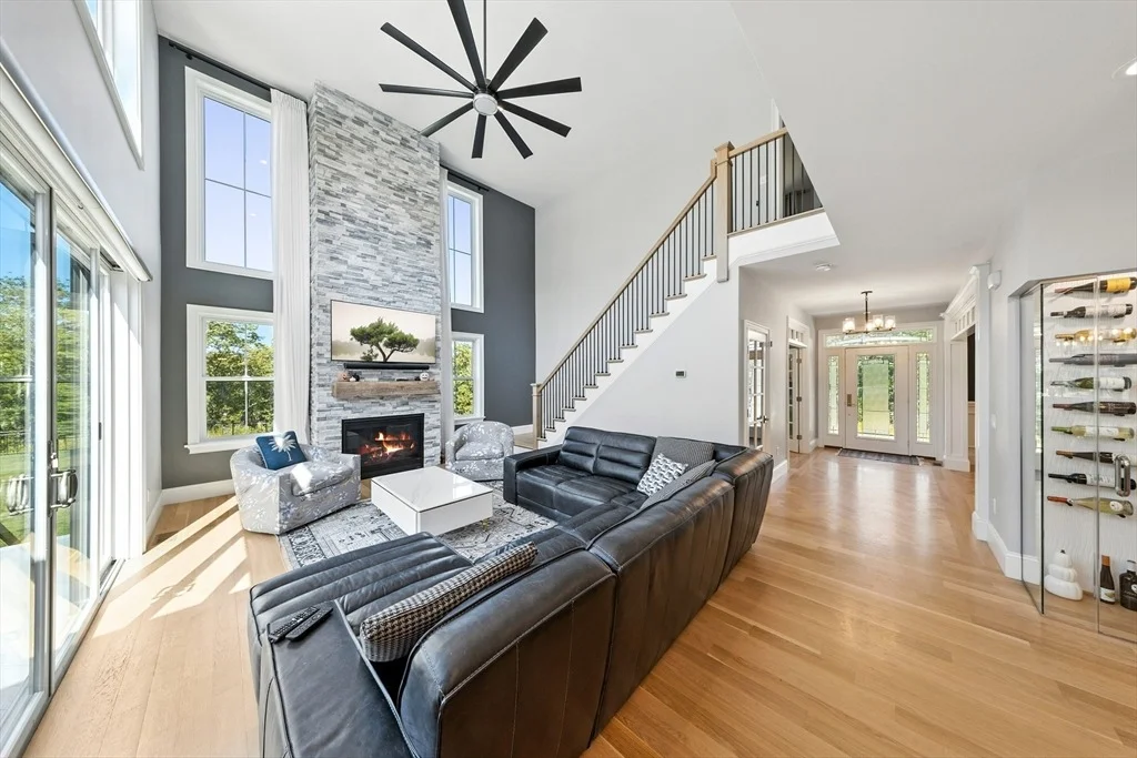Photo of 262 Douglas Pike