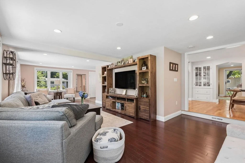 Photo of 83 Colgate Dr
