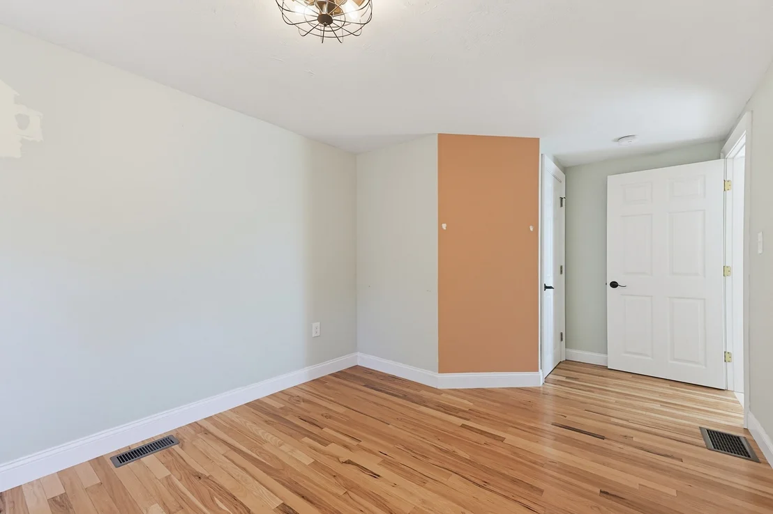 Photo of 116 Lakeshore Dr