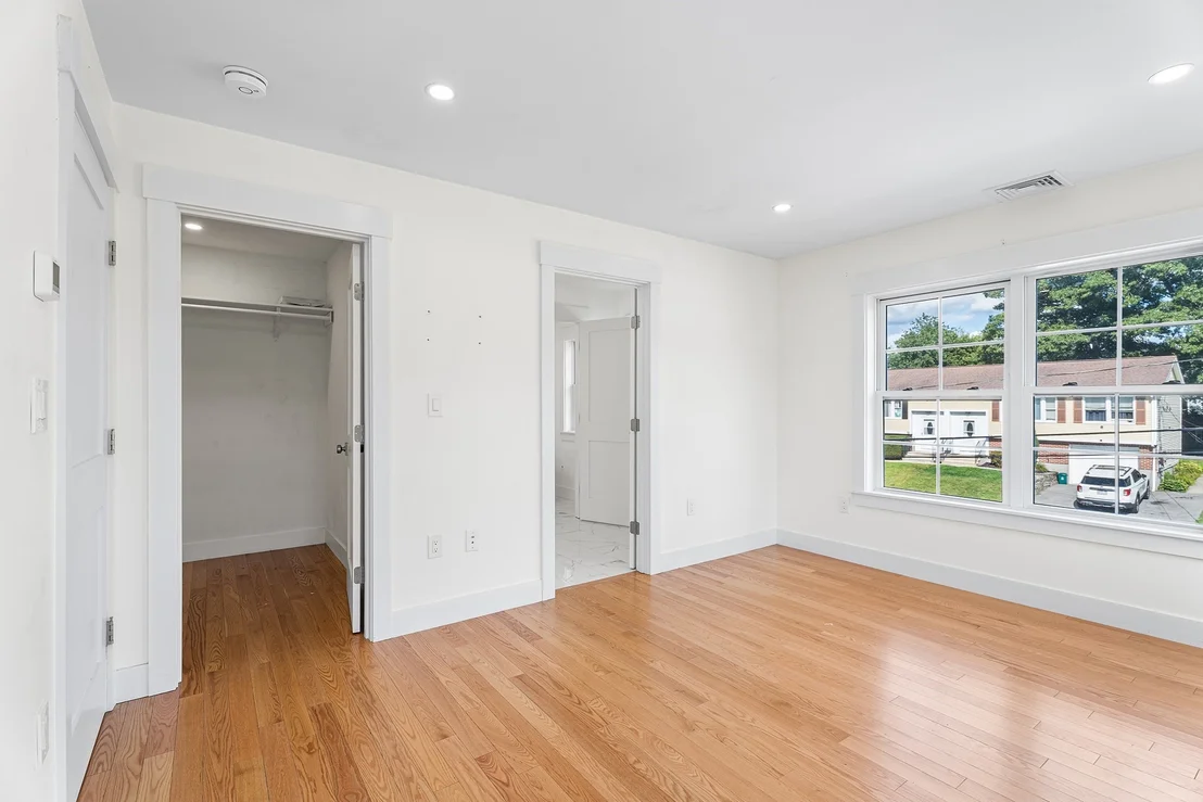 Photo of 32 Valmor St