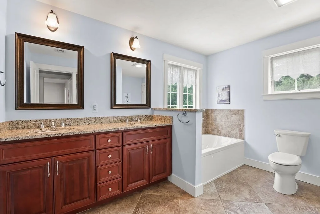 Photo of 10 Pond Edge Trl
