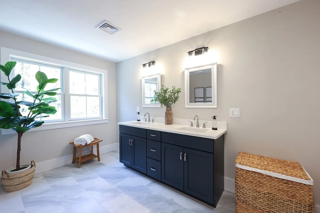 Photo of Unit UNIT39 at 42 Thomas Mann Circle