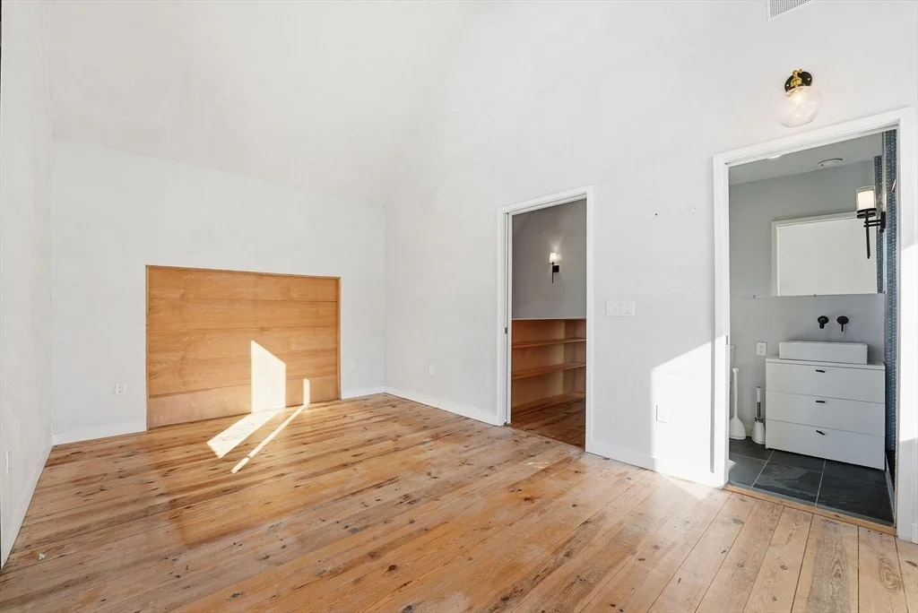 Photo of 2 Juniper St